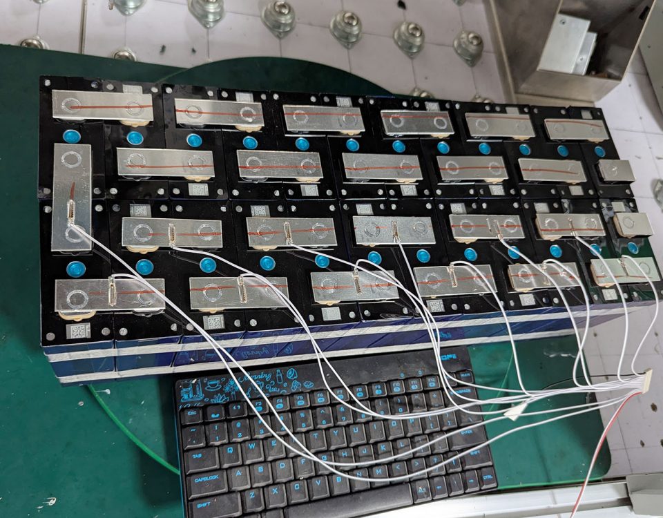 Điện áp, Dung lượng, Điều khiển: Thiết kế bộ pin an toàn và hiệu quả với mạch nối tiếp và song song 2 Thiết kế bộ pin an toàn và hiệu quả với mạch nối tiếp và song song