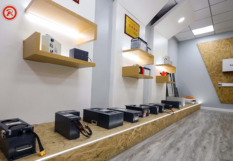 RICHYE presenta le batterie al litio di nuova generazione per AGV e carrelli elevatori, stabilendo un nuovo standard di efficienza e sicurezza 8 RICHYE presenta le batterie al litio di nuova generazione per AGV e carrelli elevatori, stabilendo un nuovo standard di efficienza e di sicurezza.
