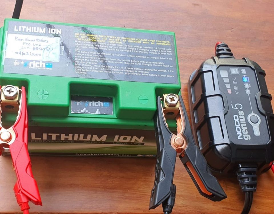 Pengisi Daya Baterai Lithium